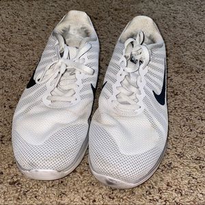 LIGHTLY WORN NIKE RUNNING SNEAKERS